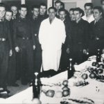 1960: Vánoce u roty pom. zdrav., uprostřed náčelník ÚVN genmjr. Dr. Engel